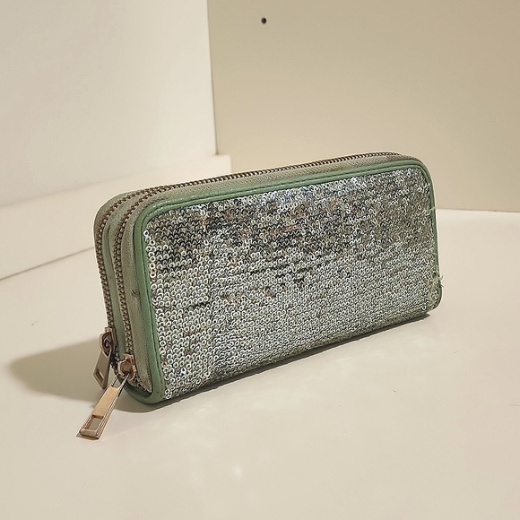 Sequin Wallet - Picture 1 of 3